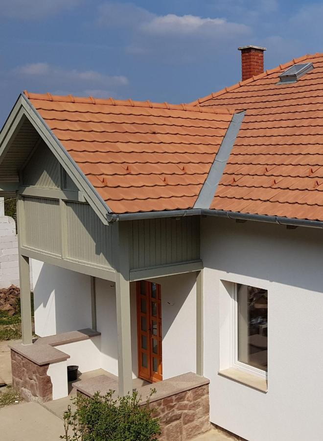 Belvárosi ház gyönyörű panorámával Balatonalmádi Esterno foto