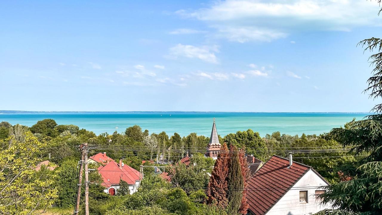 Belvárosi ház gyönyörű panorámával Balatonalmádi Esterno foto