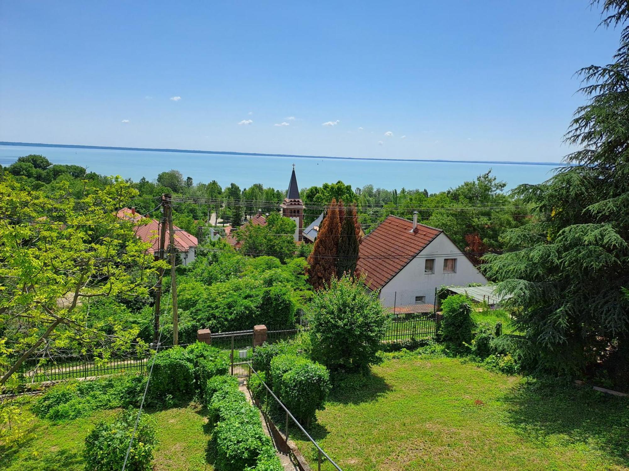 Belvárosi ház gyönyörű panorámával Balatonalmádi Esterno foto
