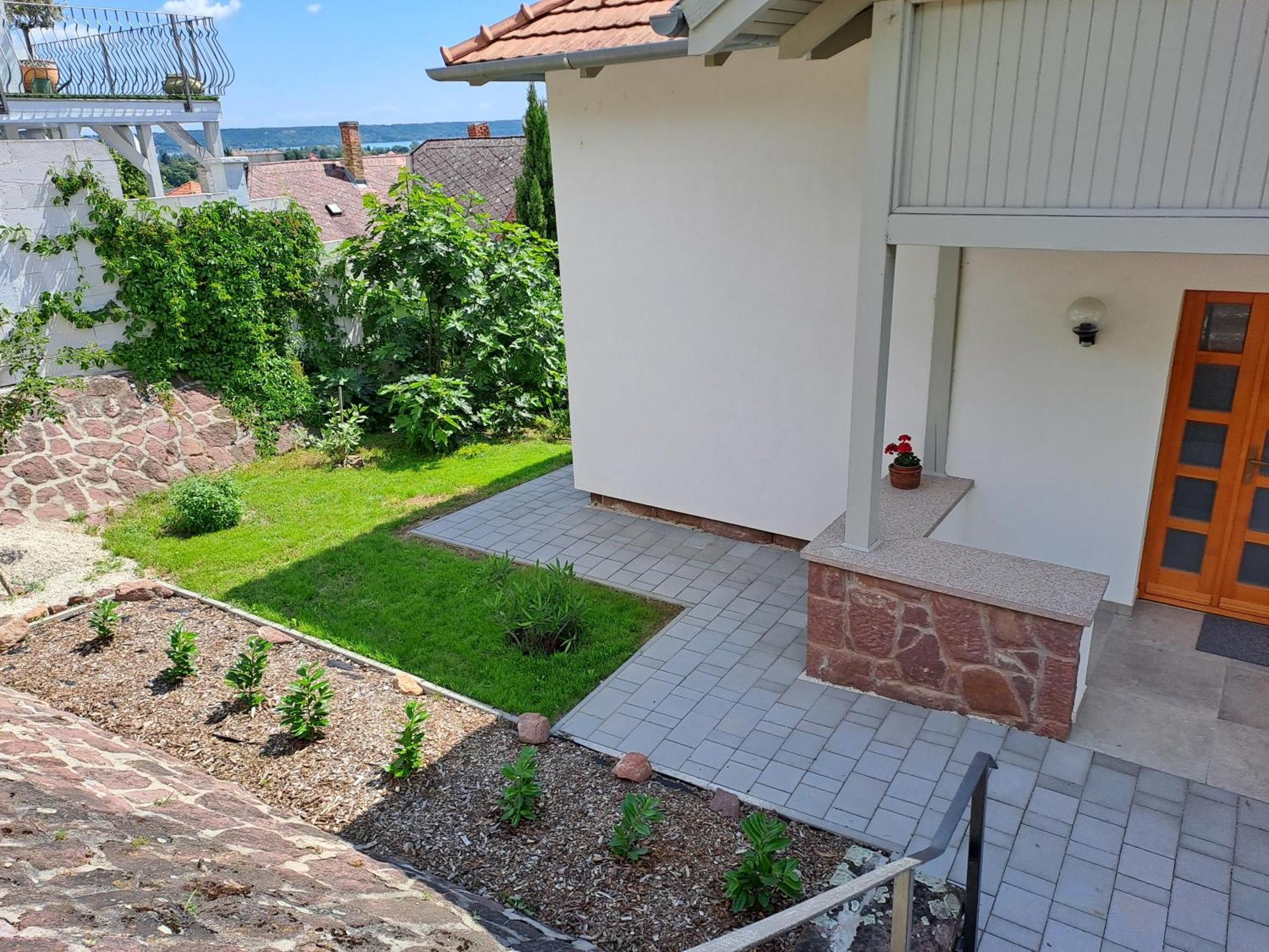 Belvárosi ház gyönyörű panorámával Balatonalmádi Esterno foto